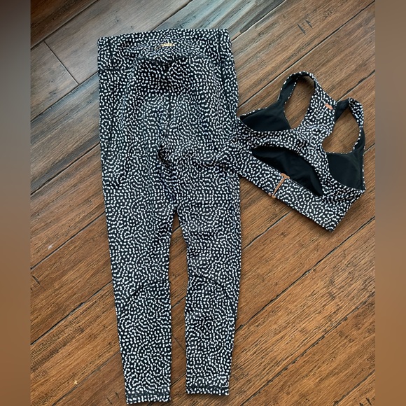 Doyoueven leggings size small and bra medium set - Picture 5 of 6